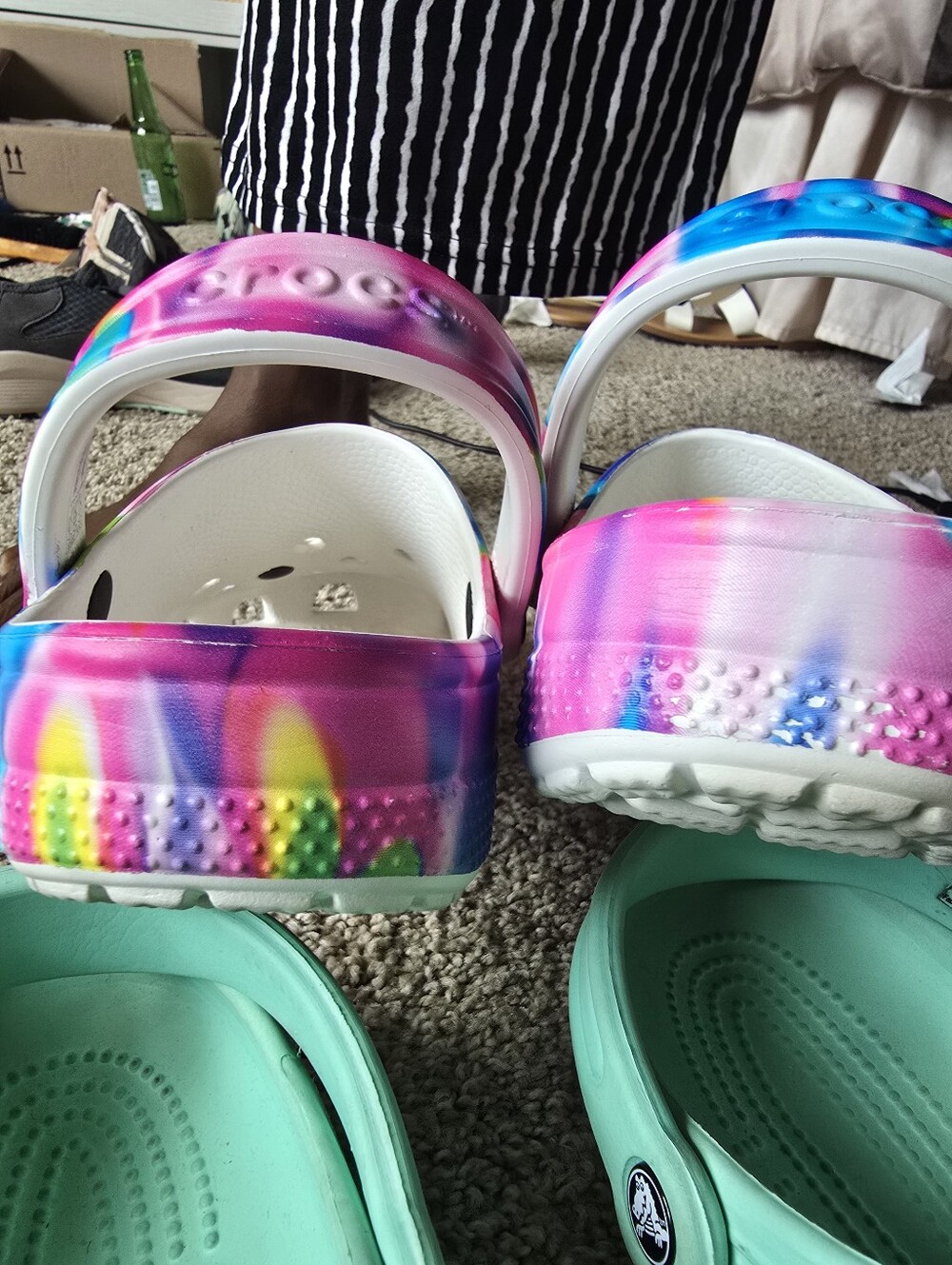 CROCS Tie-Dye Clog in Pink, Blue & Green - Picture 5 of 6